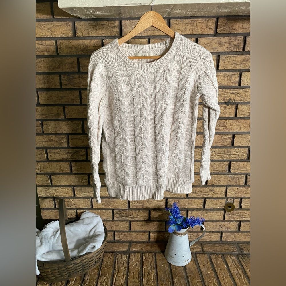 Off white LOFT cable knit sweater‎